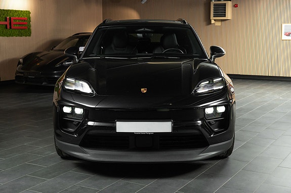 Porsche Macan 4S 2 of 30