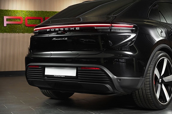 Porsche Macan 4S 6 of 30