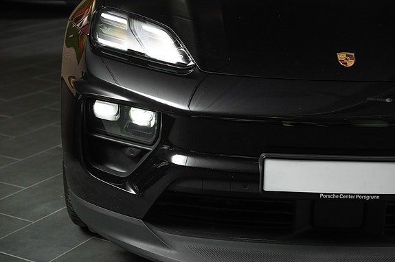Porsche Macan 4S 3 of 30