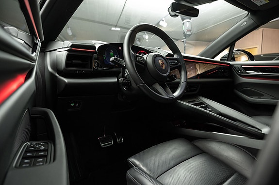 Porsche Macan 4S 19 of 30