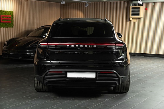 Porsche Macan 4S 5 of 30