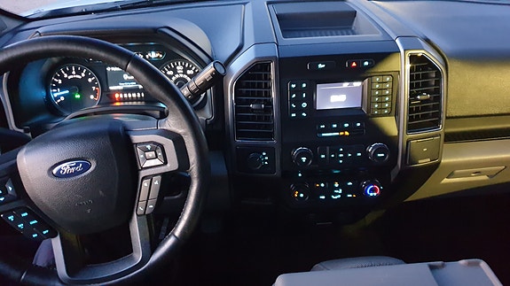 Ford F-150 4 of 5