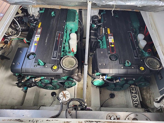Bavaria 35 Sport 2 x Volvo Penta D6 370 - 42 knop. Skipsreg, finans 20 of 22