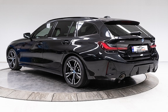 BMW 330e 15 of 30