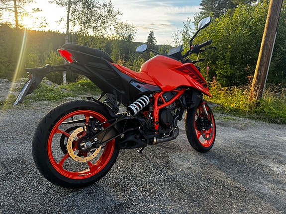 KTM 390 Duke 2 of 6