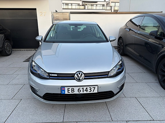 Volkswagen e-Golf VII 2 of 5