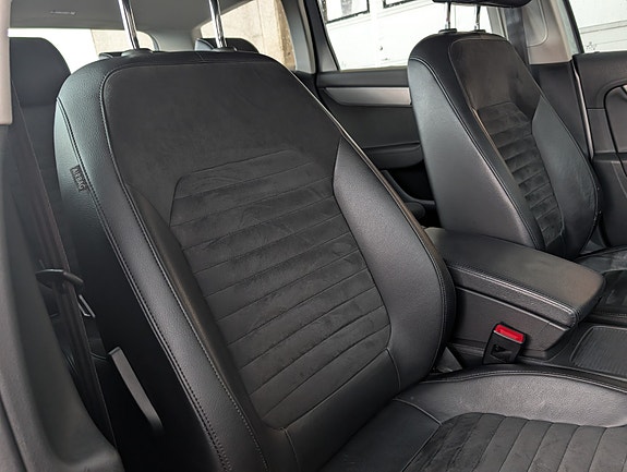 Volkswagen Passat 24 of 30