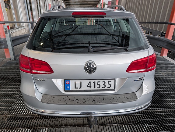 Volkswagen Passat 9 of 30