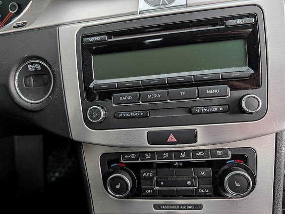 Volkswagen Passat 30 of 30