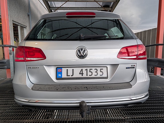 Volkswagen Passat 10 of 30
