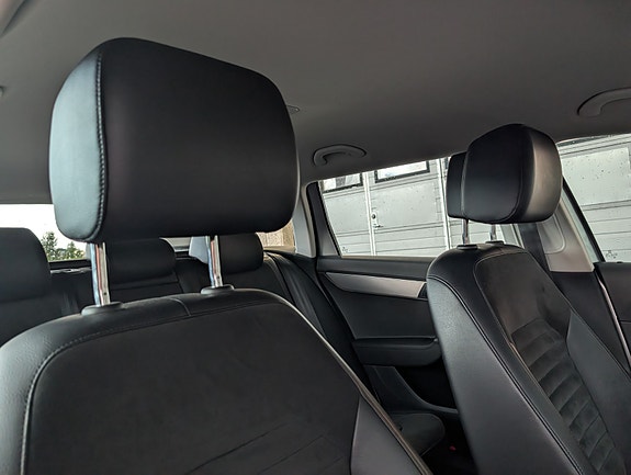 Volkswagen Passat 25 of 30