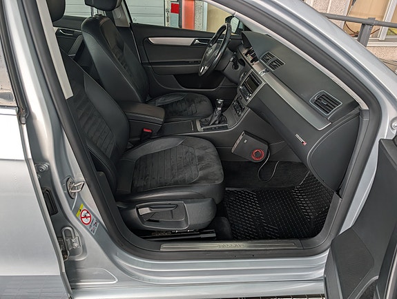Volkswagen Passat 21 of 30