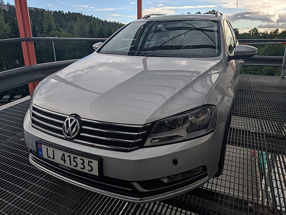 Volkswagen Passat 2 of 5