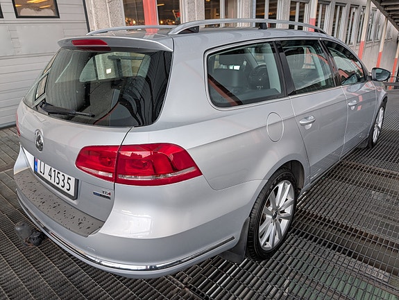Volkswagen Passat 8 of 30