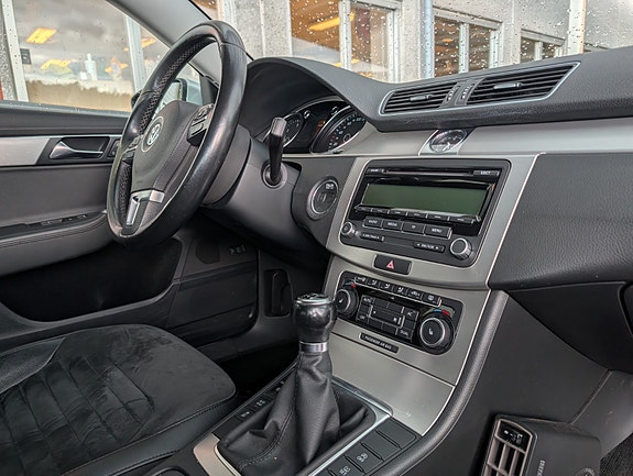Volkswagen Passat 26 of 30