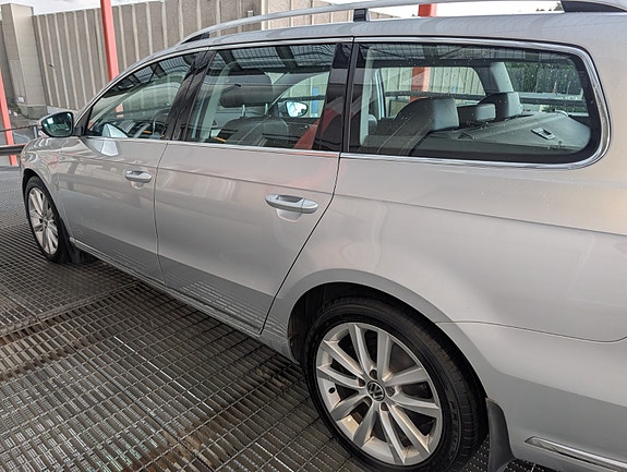 Volkswagen Passat 12 of 30