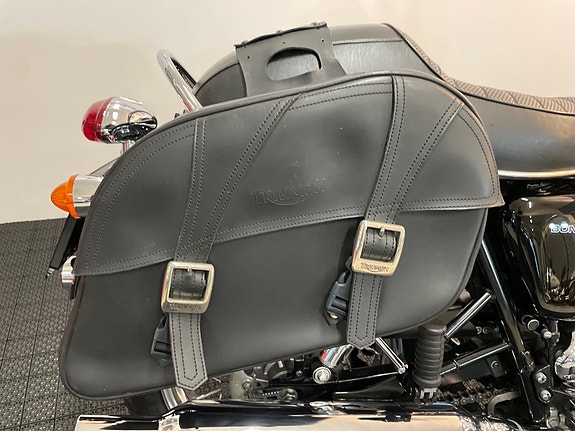 Triumph Bonneville T100 13 of 30