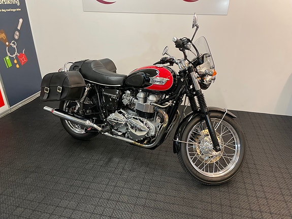 Triumph Bonneville T100 5 of 30