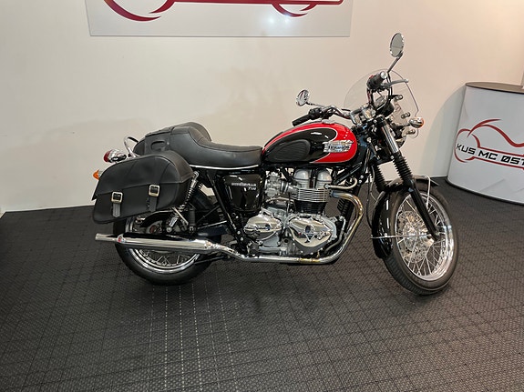 Triumph Bonneville T100 6 of 30
