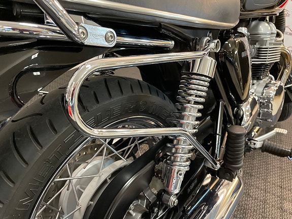 Triumph Bonneville T100 25 of 30