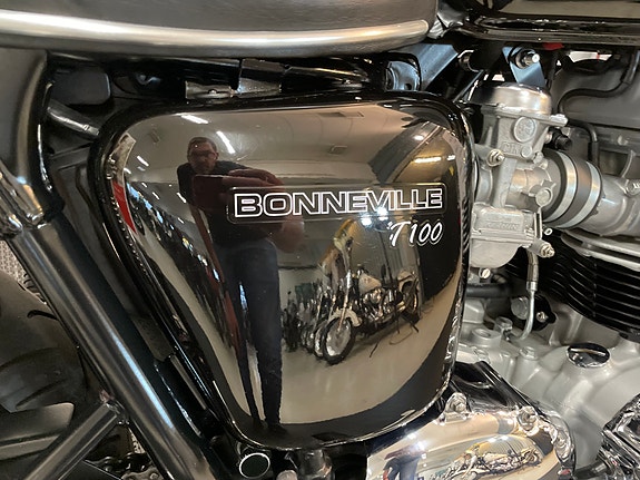 Triumph Bonneville T100 29 of 30