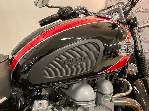 Triumph Bonneville T100 28 of 30
