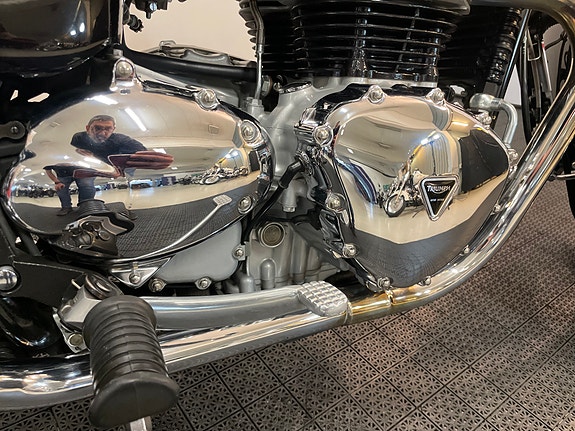 Triumph Bonneville T100 30 of 30