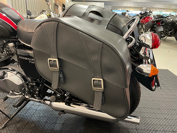 Triumph Bonneville T100 18 of 30