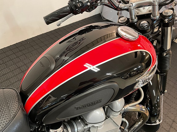 Triumph Bonneville T100 27 of 30