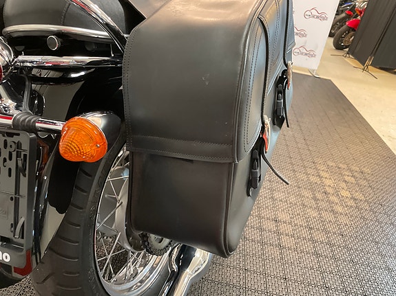 Triumph Bonneville T100 16 of 30