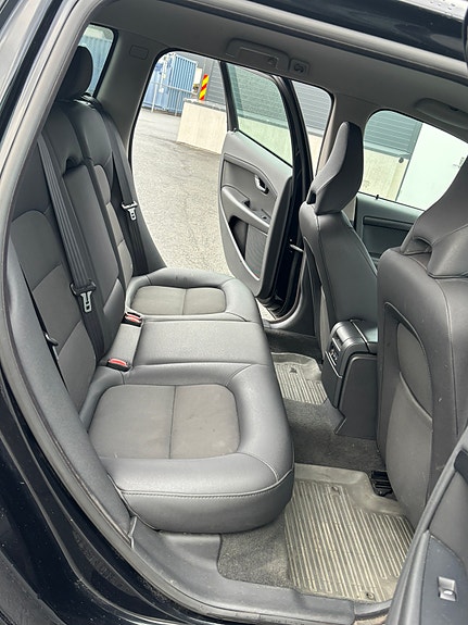 Volvo V70 19 of 30