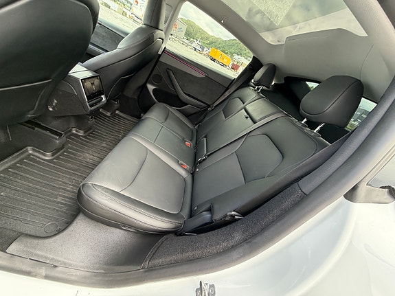 Tesla Model Y 20 of 30