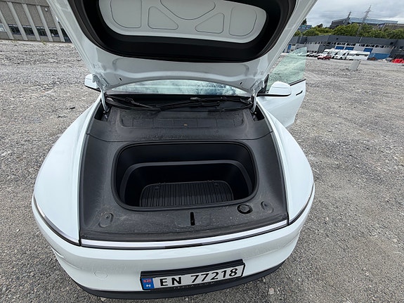 Tesla Model Y 13 of 30