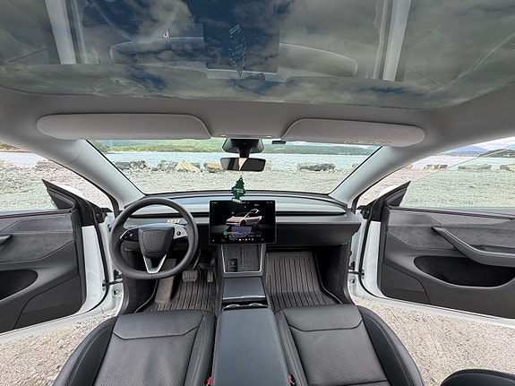 Tesla Model Y 30 of 30