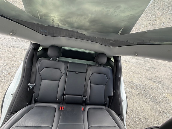 Tesla Model Y 25 of 30