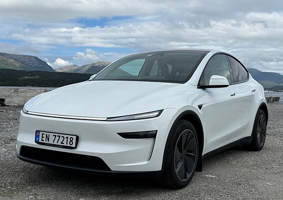 Tesla Model Y 2 of 30