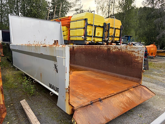Volvo FH540 6x4 maur dumper Brøyterigget med salt hydraulikk 17 of 18