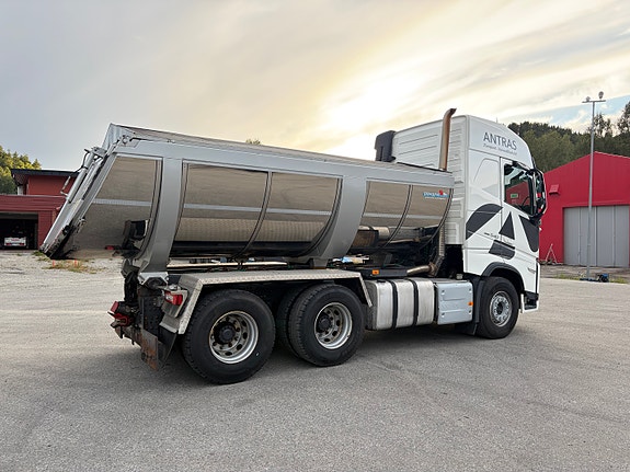 Volvo FH540 6x4 maur dumper Brøyterigget med salt hydraulikk 8 of 18