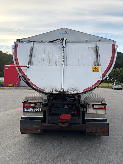 Volvo FH540 6x4 maur dumper Brøyterigget med salt hydraulikk 9 of 18