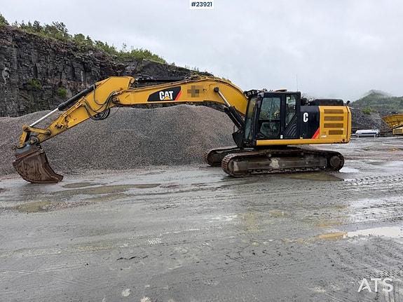 Caterpillar 324EL gravemaskin m/graveskuffe 2 of 30