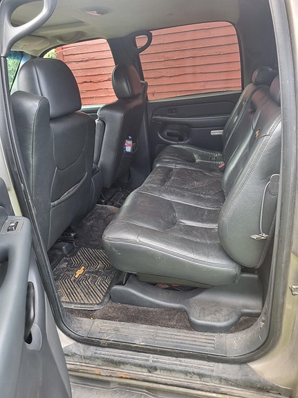 Chevrolet Avalanche 2 of 8