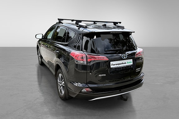 Toyota RAV4 8 of 30