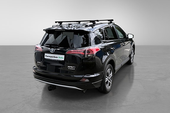 Toyota RAV4 6 of 30