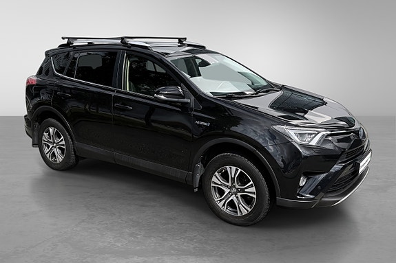 Toyota RAV4 2 of 5