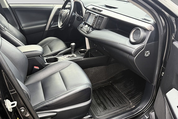 Toyota RAV4 18 of 30