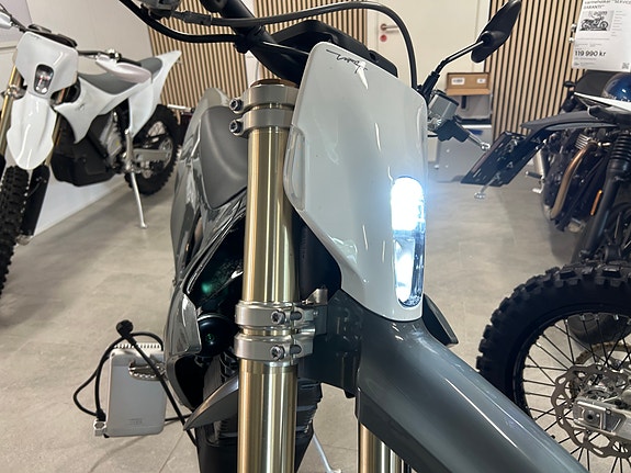 Stark VARG SM Supermoto ALPHA 80 HK - Vi har grå og hvit på lager klare for rask levering! 2 of 5