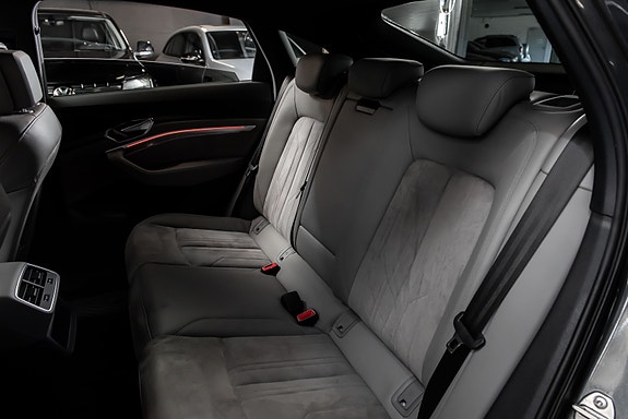 Audi e-tron Sportback 10 of 23