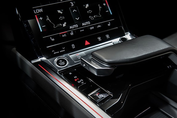 Audi e-tron Sportback 17 of 23