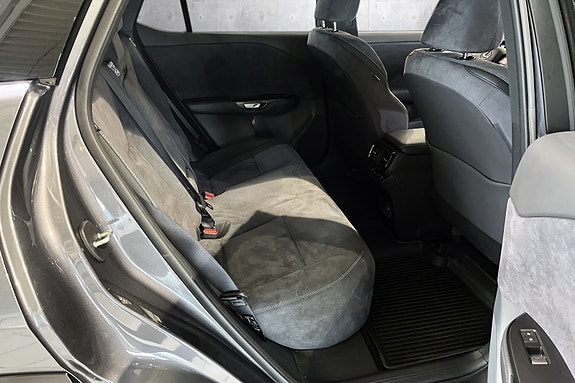 Lexus RZ450e 17 of 20