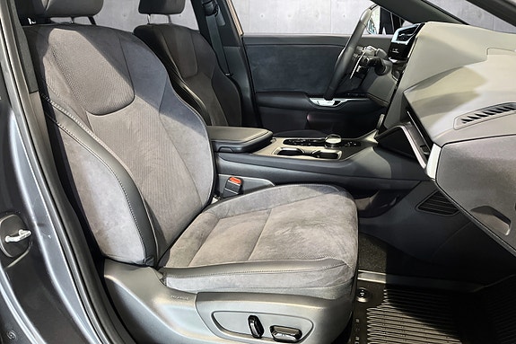 Lexus RZ450e 16 of 20
